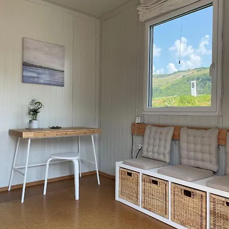 Hausboot Im Hafen بوتيل