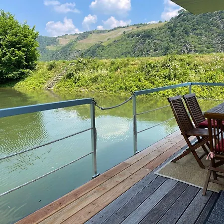 Hausboot Im Hafen بوتيل سانكت غور