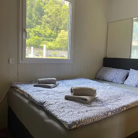 بوتيل Hausboot Im Hafen