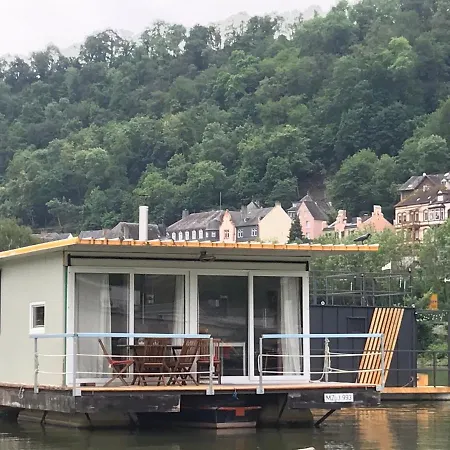 Hausboot Im Hafen Botel