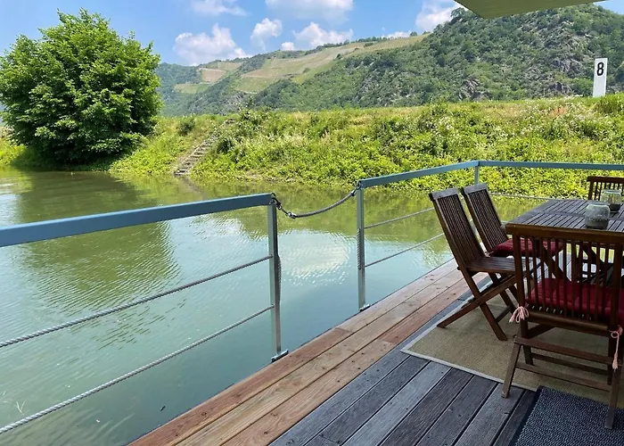 Hausboot Im Hafen Bådhotel Sankt Goar