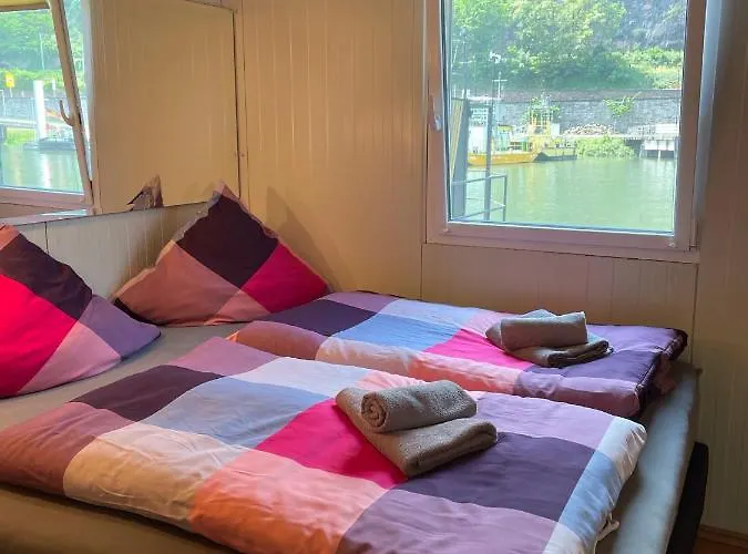 Hausboot Im Hafen * Sankt Goar